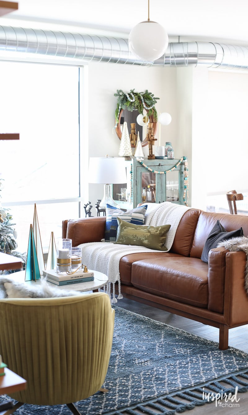 Modern Christmas Living Room Decorating Ideas