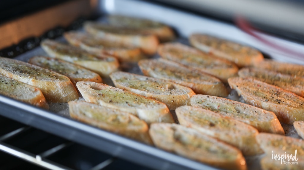 This Blue Cheese, Pear, and Honey Crostini make a flavorful and easy appetizer. #appetizer #crostini #bluecheese #pear #honey #recipe 