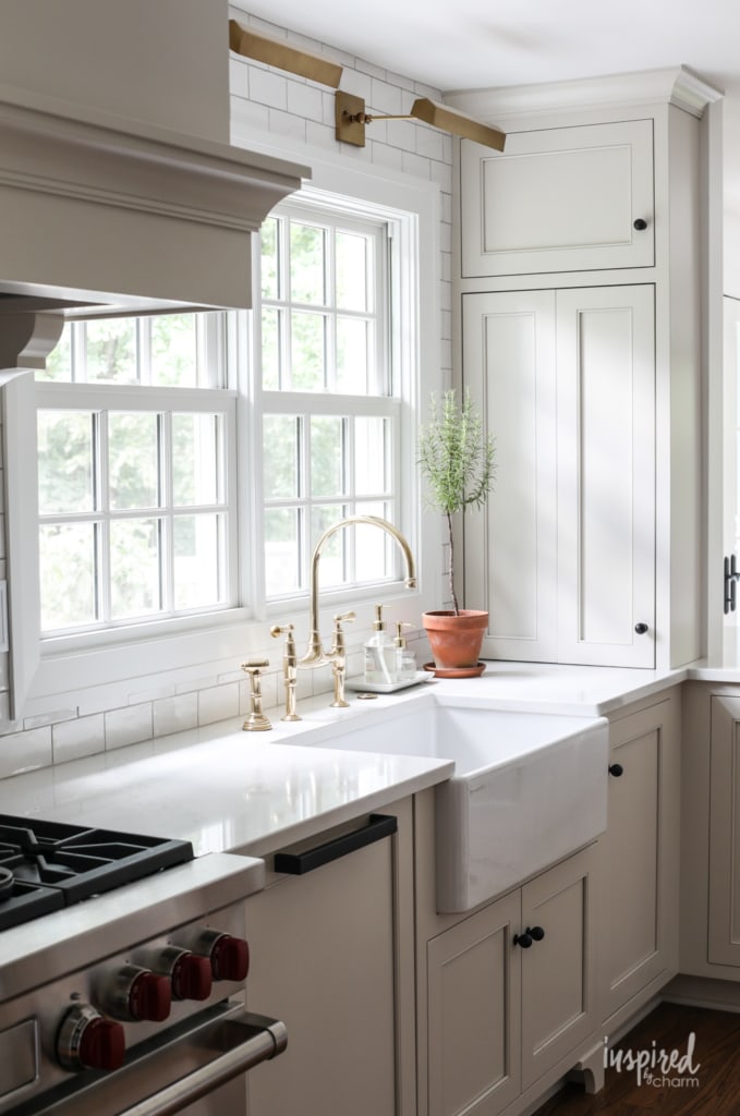 Bayberry Kitchen Remodel Reveal - Kitchen Makeover Kitchen Design #kitchen #makeover #remodel #traditional #modern #country #design #decorating