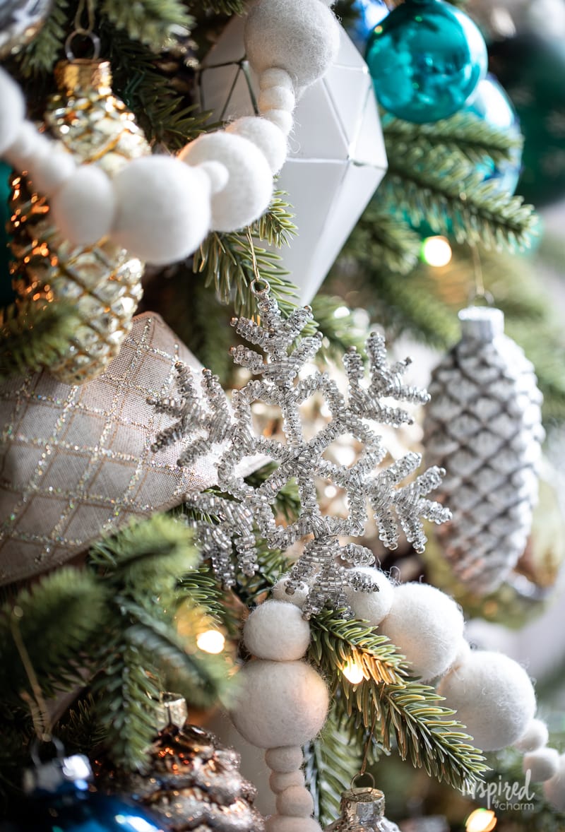 Blue, Green, and White Living Room Christmas Tree #christmastree #christmas #holiday #tree #decor #decorating #livingroom #christmasdecor