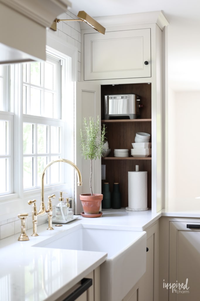 Bayberry Kitchen Remodel Reveal - Kitchen Makeover Kitchen Design #kitchen #makeover #remodel #traditional #modern #country #design #decorating