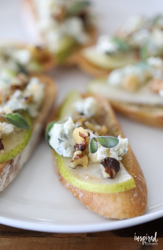 This Blue Cheese, Pear, and Honey Crostini make a flavorful and easy appetizer. #appetizer #crostini #bluecheese #pear #honey #recipe
