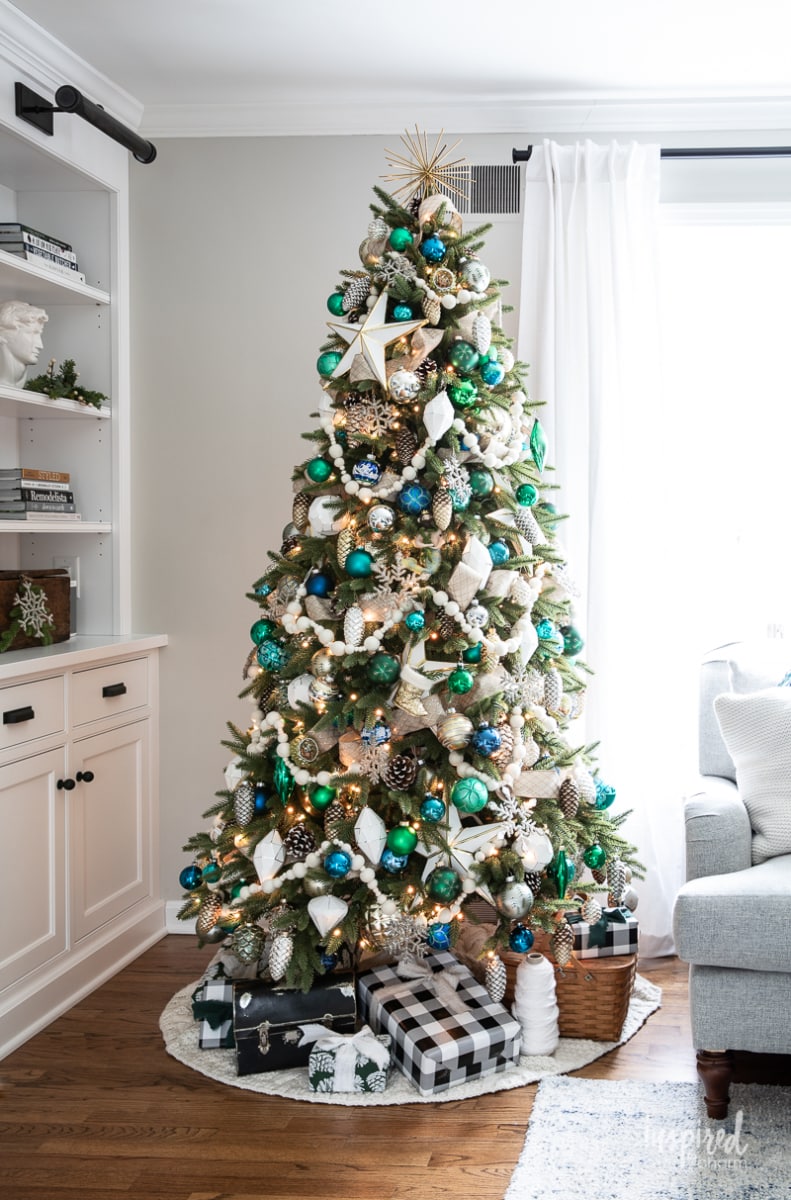 Blue, Green, and White Living Room Christmas Tree #christmastree #christmas #holiday #tree #decor #decorating #livingroom #christmasdecor