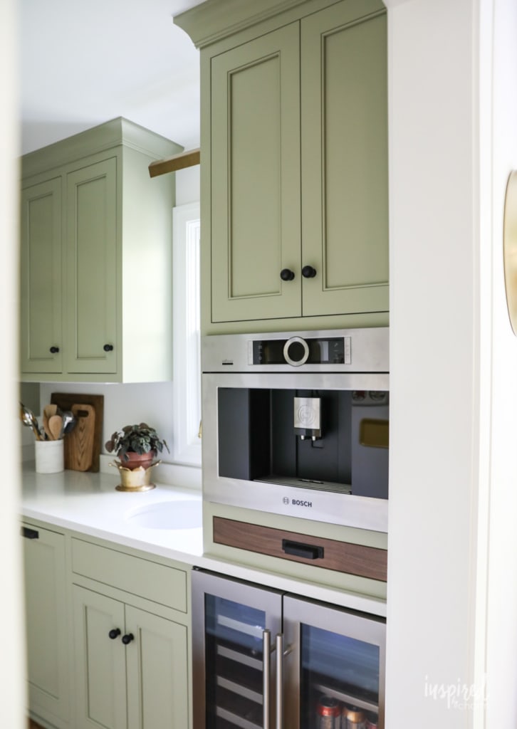 Bayberry Kitchen Remodel Reveal - Kitchen Makeover Kitchen Design #kitchen #makeover #remodel #traditional #modern #country #design #decorating