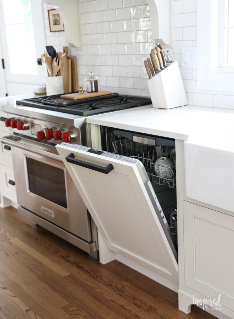 Bayberry Kitchen Remodel Reveal - Kitchen Makeover Kitchen Design #kitchen #makeover #remodel #traditional #modern #country #design #decorating