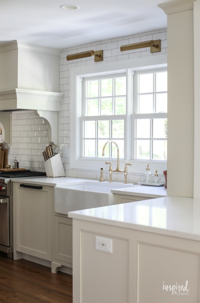 Bayberry Kitchen Remodel Reveal - Kitchen Makeover Kitchen Design #kitchen #makeover #remodel #traditional #modern #country #design #decorating