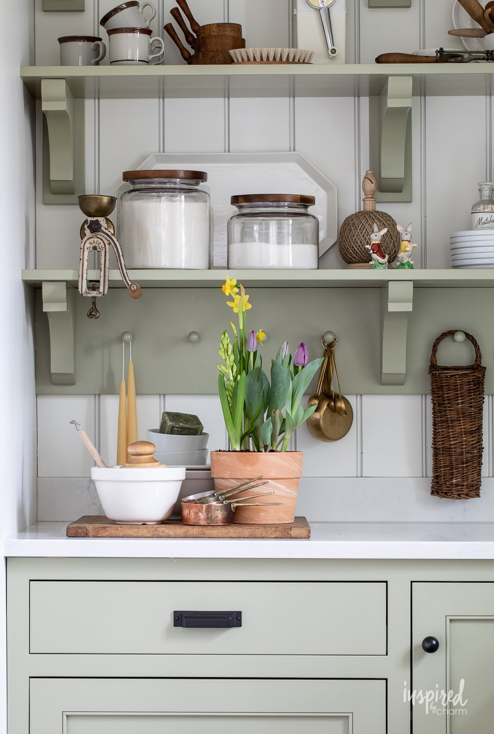 How to Add Vintage Charm to Your Home #vintage #vintagefinds #antiques #homedecor #decor #decorating #charm #vintagecharm