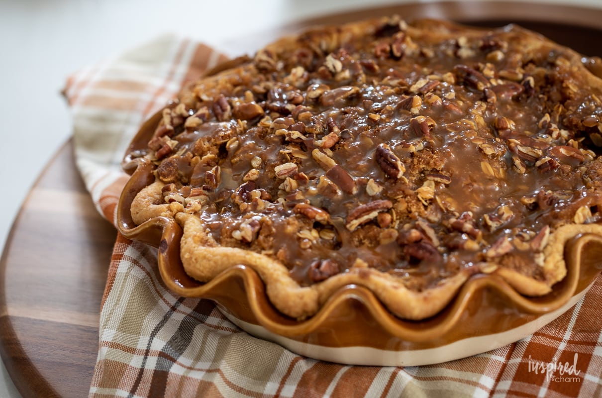 Salted Caramel Honeycrisp Apple Pie #saltedcaramel #honeycrisp #applepie #pie #dessert #recipe #fallbaking #caramel