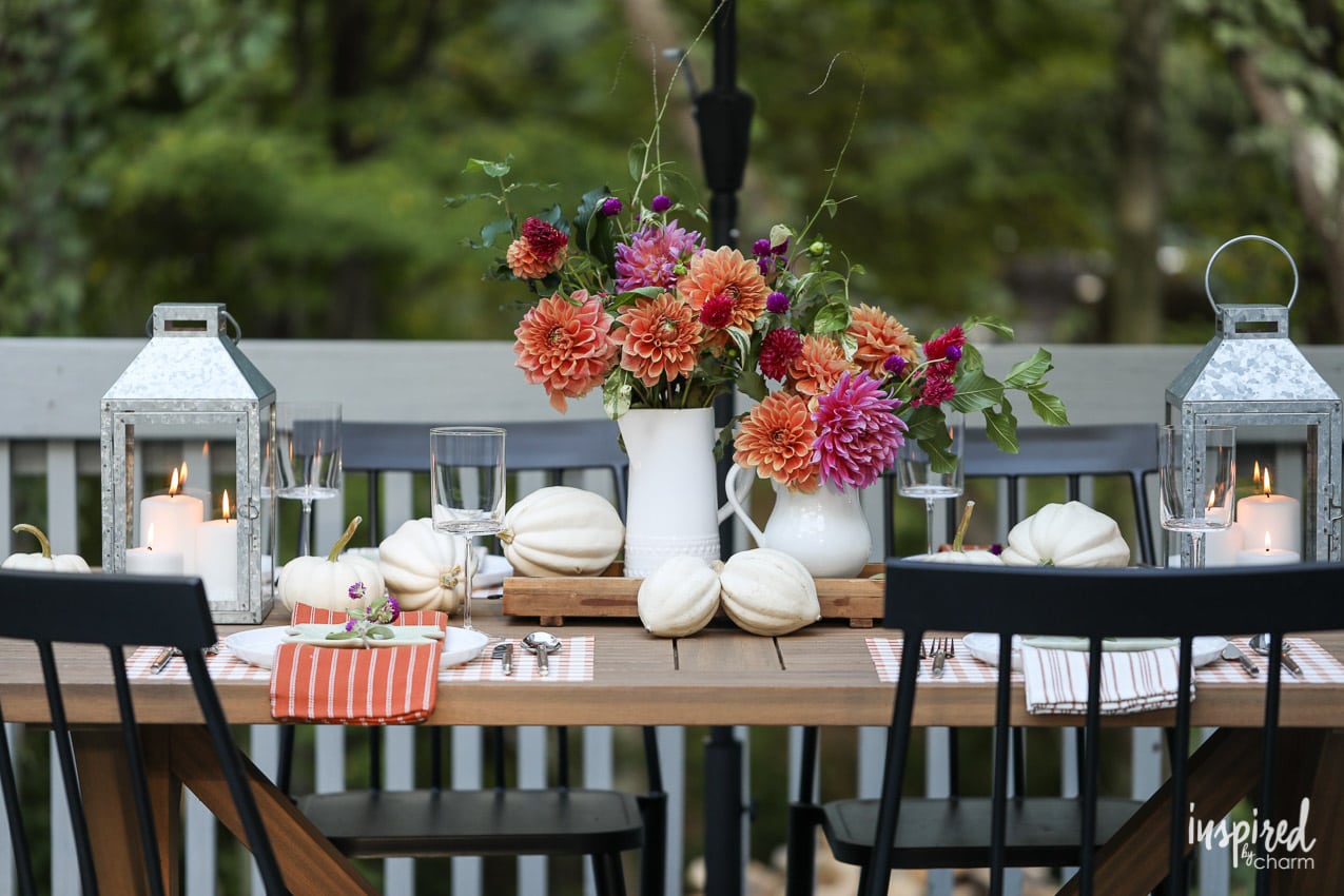 Chic and Colorful Outdoor Fall Tablescape Ideas #fall #tablescape #outdoor #tablesetting #falldecor
