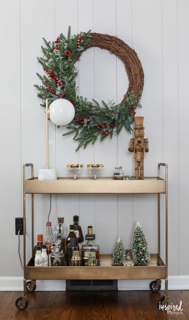 Red and Rustic Christmas Mantel Styling Inspiration #christmas #decorations #holiday #mantel #manteldecor