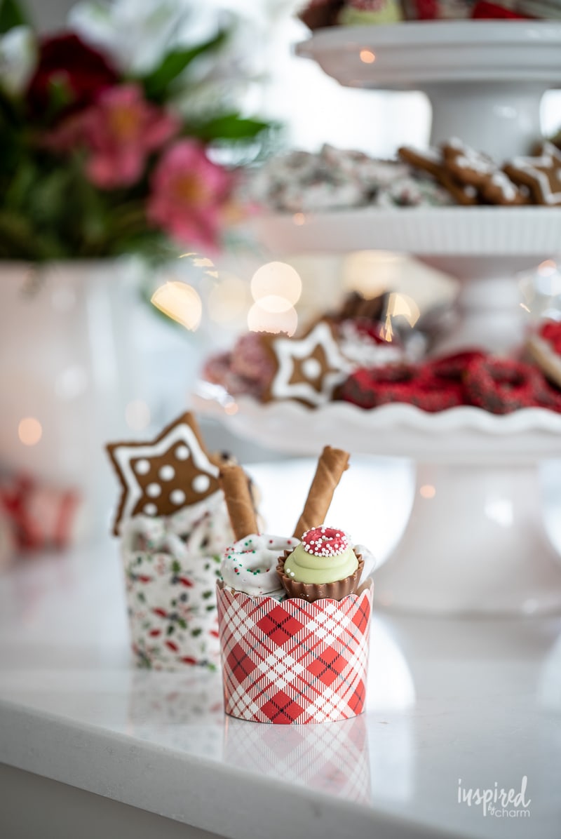Festive Christmas Kitchen Decor Ideas #christmas #kitchen #decor #decorating #ideas #holiday