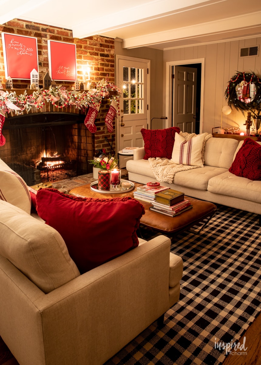 Christmas Nights at Bayberry House #christmas #decor #christmaslights #lights #holiday #decorating #ideas #home #hometour