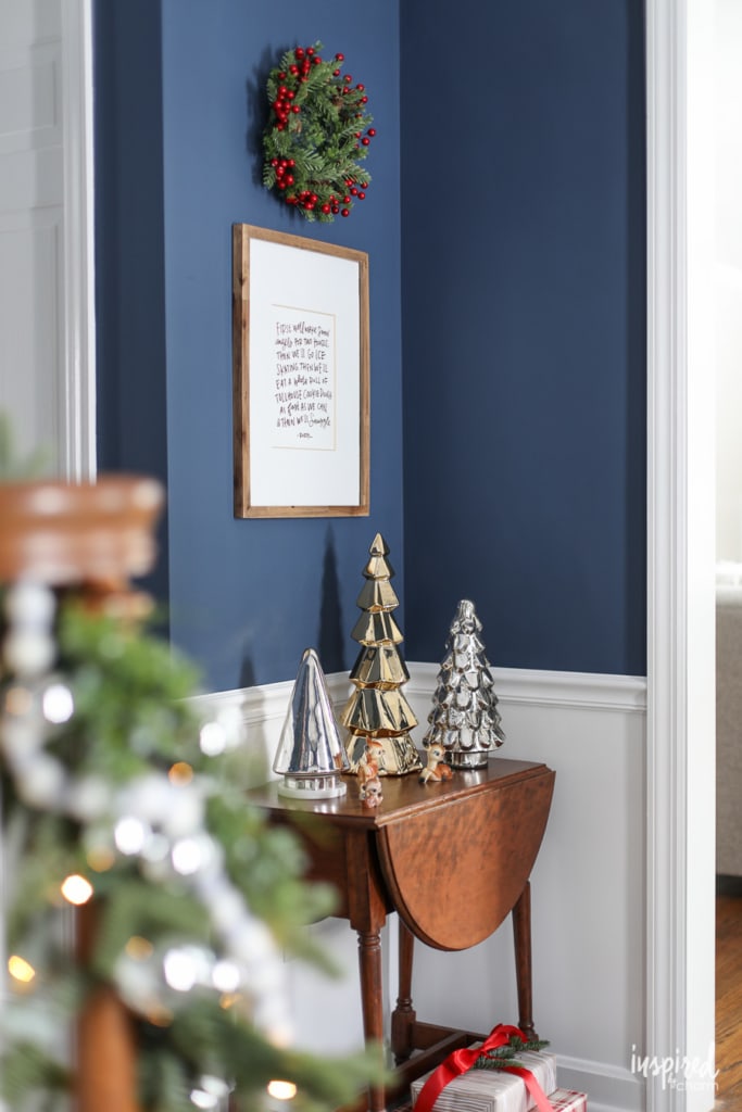 Christmas at Bayberry House - Holiday Home Tour with color Christmas Decoration ideas. #christmas #holiday #home #decor #decorations #christmastree