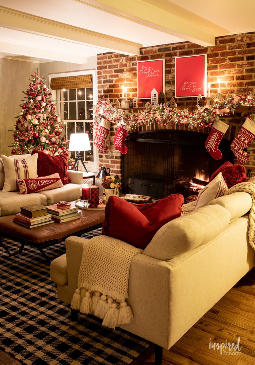 Christmas Nights at Bayberry House #christmas #decor #christmaslights #lights #holiday #decorating #ideas #home #hometour