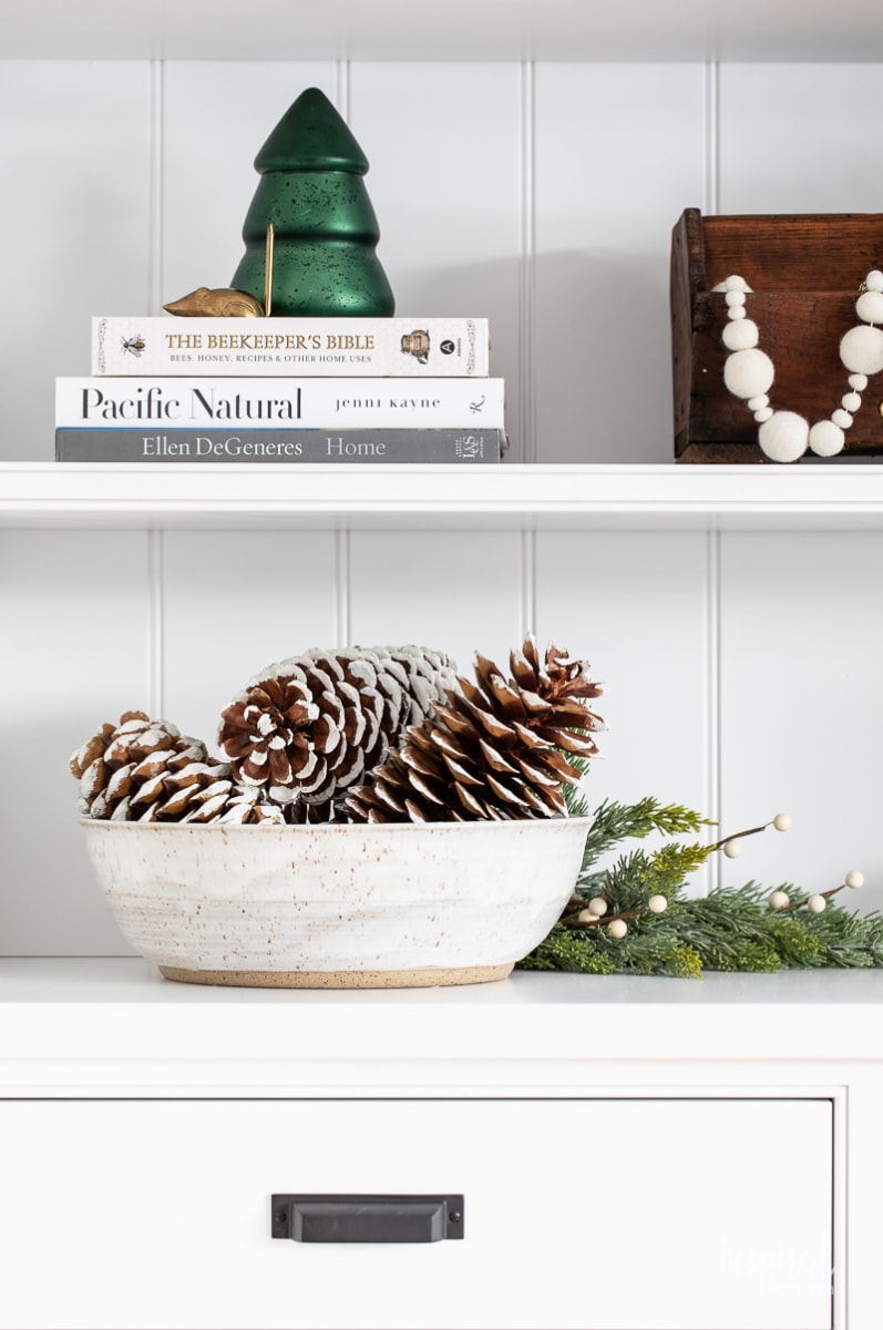 Living Room Christmas Mantel Decor #livingroom #mantel #christmas #fireplace #holiday #decor #bookshelf #bookcase #garland