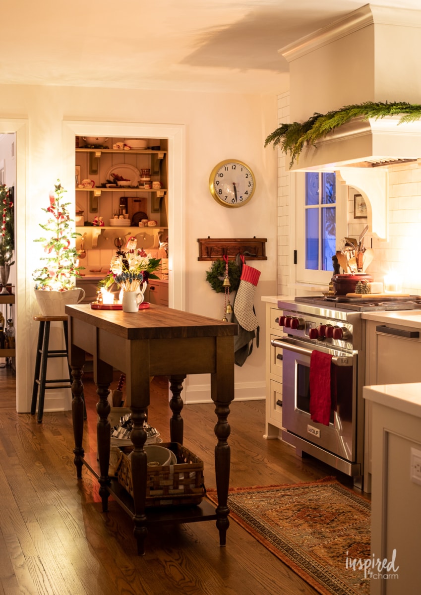 Christmas Nights at Bayberry House #christmas #decor #christmaslights #lights #holiday #decorating #ideas #home #hometour