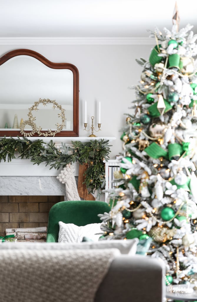 Christmas at Bayberry House - Holiday Home Tour with color Christmas Decoration ideas. #christmas #holiday #home #decor #decorations #christmastree