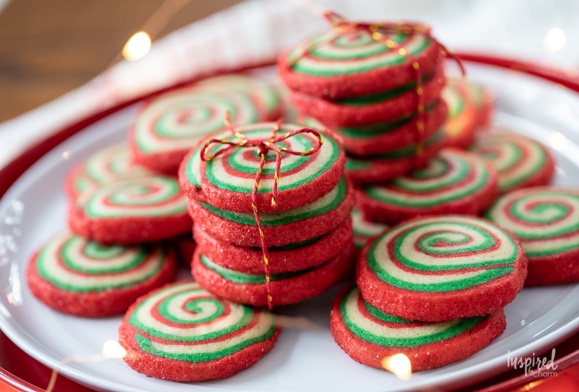 How to Make Christmas Pinwheel Cookies #christmas #pinwheel #cookies #holiday #holidaybaking #christmascookies #recipe #dessert
