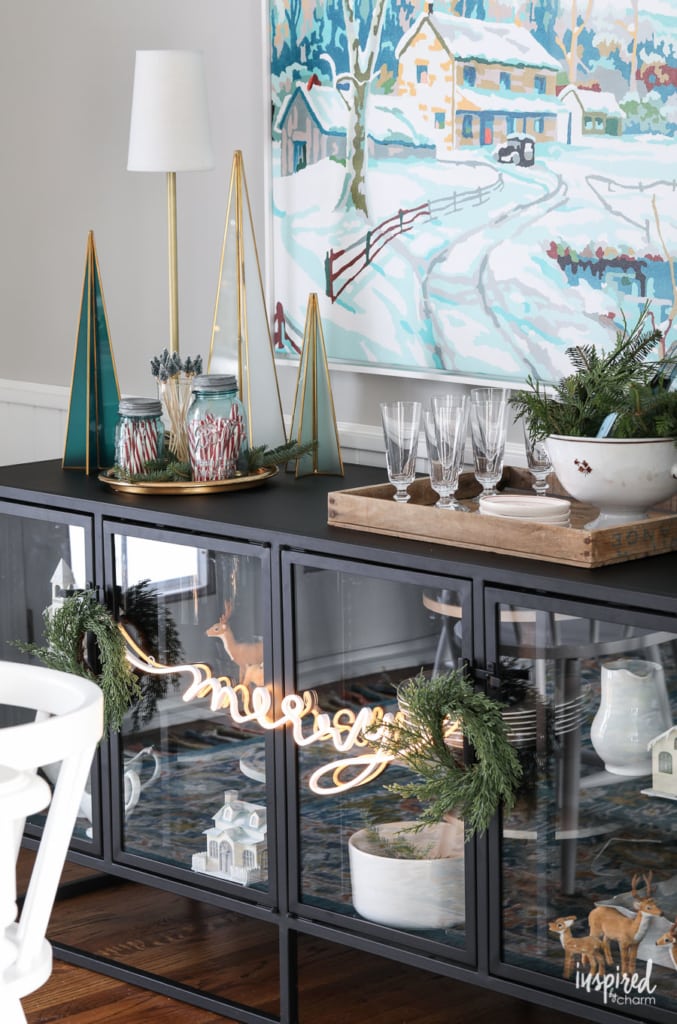 Christmas at Bayberry House - Holiday Home Tour with color Christmas Decoration ideas. #christmas #holiday #home #decor #decorations #christmastree