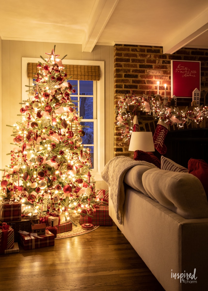 Christmas Nights at Bayberry House #christmas #decor #christmaslights #lights #holiday #decorating #ideas #home #hometour