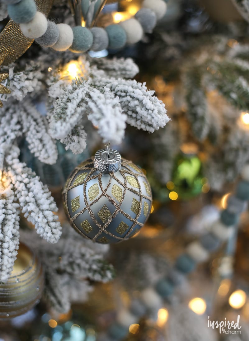 Modern Christmas Living Room Decorating Ideas