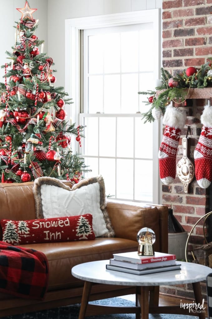 A Nostalgia-Inspired Christmas Tree - How to Decorate a Christmas Tree inspired by the past. #christmas #decor #christmastree #decorations #holiday