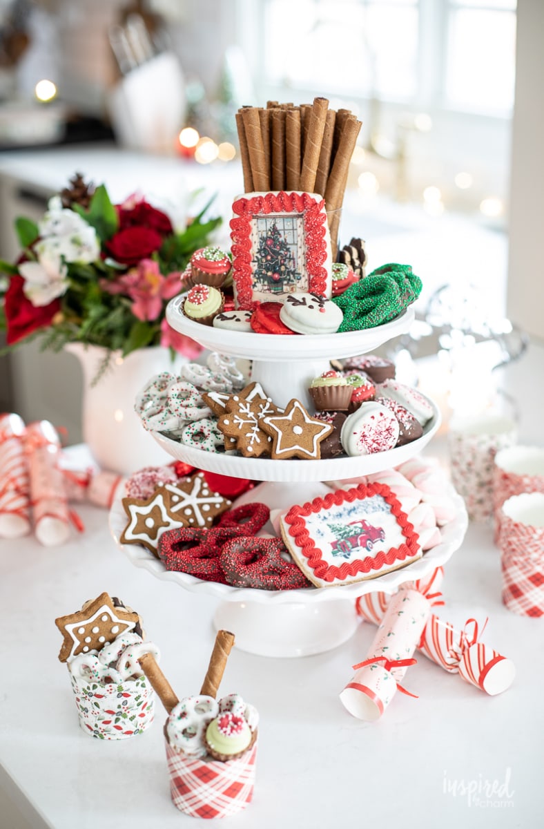 Festive Christmas Kitchen Decor Ideas #christmas #kitchen #decor #decorating #ideas #holiday