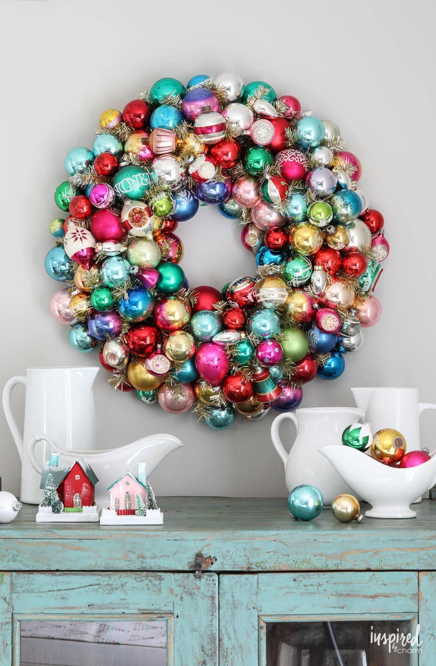 Learn how to make this DIY Vintage Christmas Ornament Wreath #christmas #ornament #wreath #shinybrite #vintage #christmaswreath #DIY #holiday