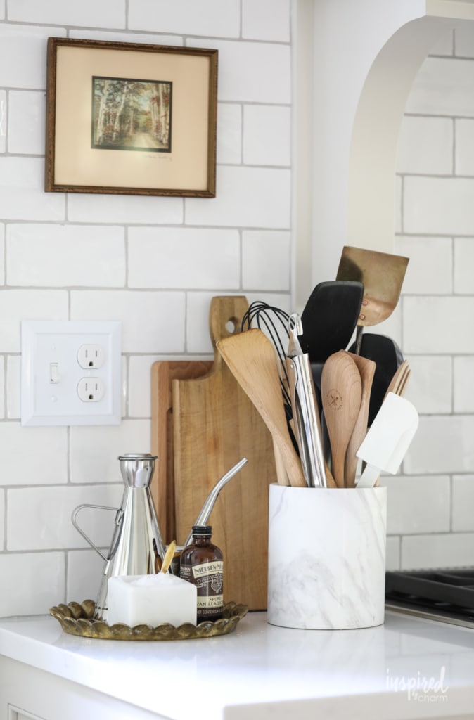 Bayberry Kitchen Remodel Reveal - Kitchen Makeover Kitchen Design #kitchen #makeover #remodel #traditional #modern #country #design #decorating