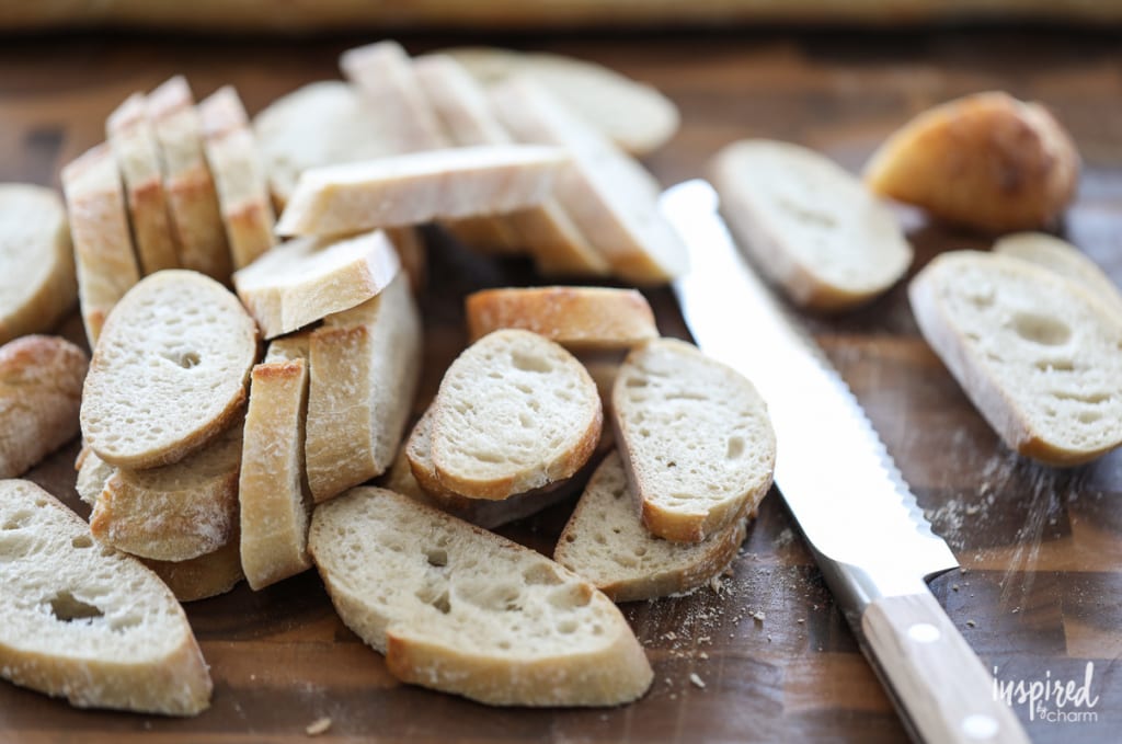 This Blue Cheese, Pear, and Honey Crostini make a flavorful and easy appetizer. #appetizer #crostini #bluecheese #pear #honey #recipe 
