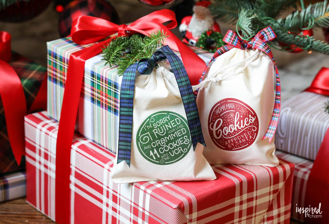 Learn how to make these DIY Christmas Cookies Bags! #Christmas #holiday #cookiebags #diy #craft