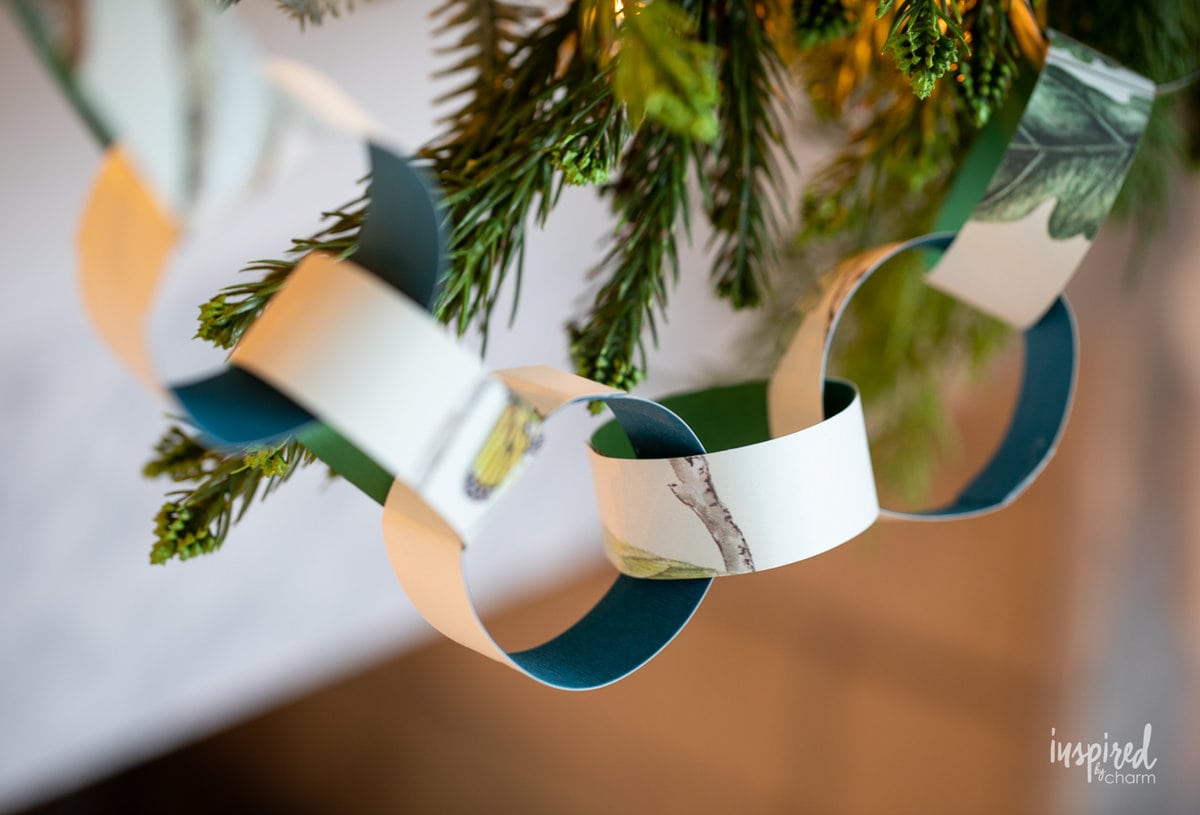 diy paper chain on christmas garland.