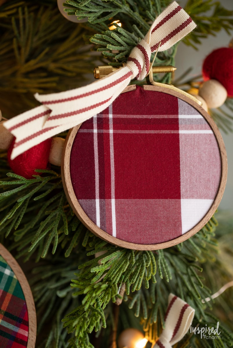 DIY Embroidery Hoop Christmas Ornaments on pine with lights and felt garland.