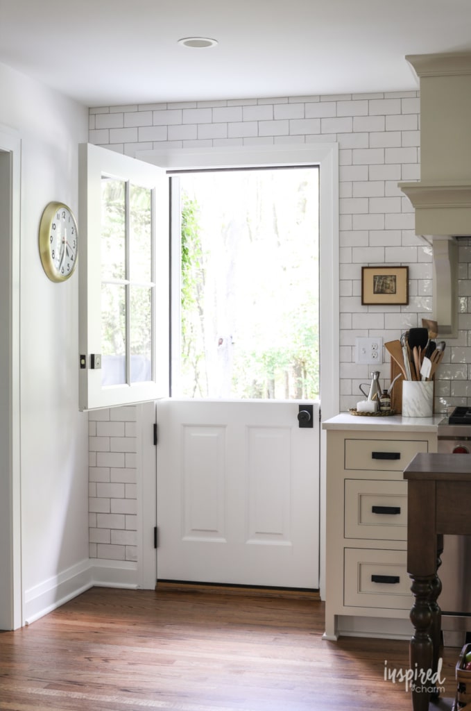 Bayberry Kitchen Remodel Reveal - Kitchen Makeover Kitchen Design #kitchen #makeover #remodel #traditional #modern #country #design #decorating