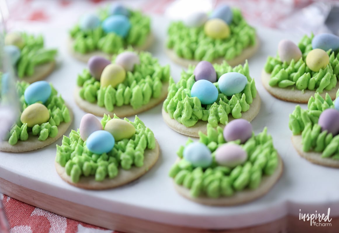 These Egg Hunt Easter Cookies are an adorable #easter #dessert #cookie #recipe!