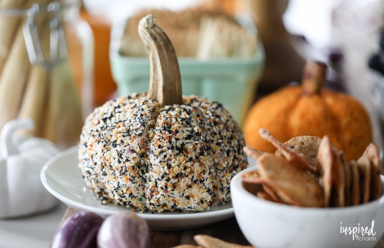 Everything Bagel Cheeseball recipe for Fall #appetizer #recipe #cheeseball #appetizer #fall