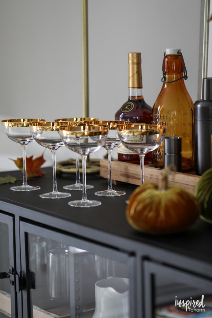 My Ultimate List of Kitchen Essentials #kitchen #essentials #kitchentools #appliances #dinnerware #serveware #baking #bakeware #glassware #pans 