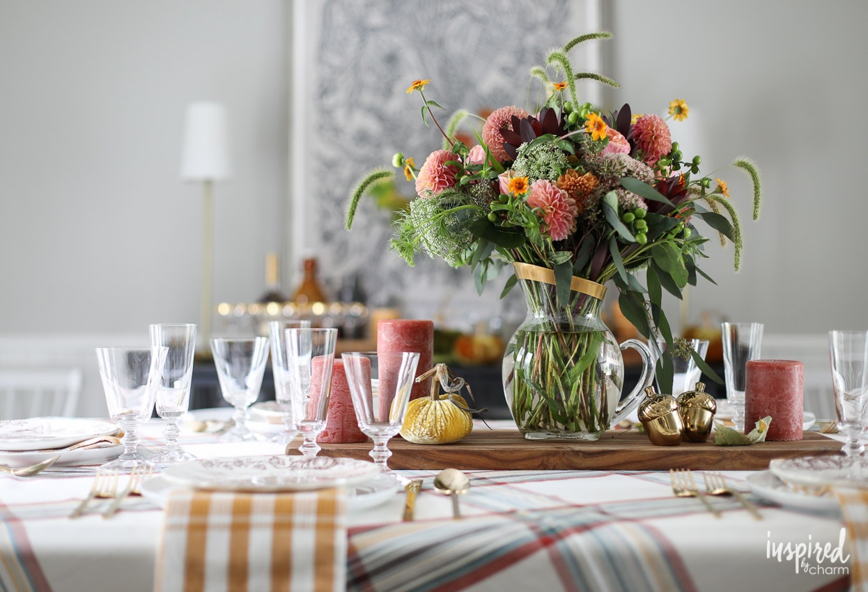 Stylish Fall Decor Ideas for Your Dining Room #fall #decorating #decor #diningroom #falldecorating