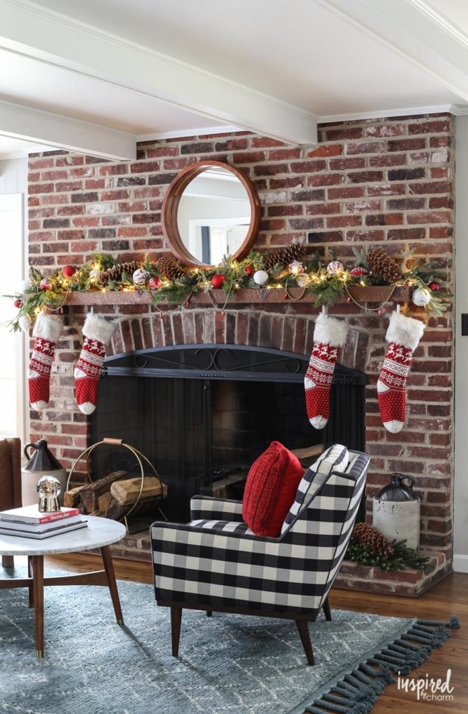 Red and Rustic Christmas Mantel Styling Inspiration #christmas #decorations #holiday #mantel #manteldecor