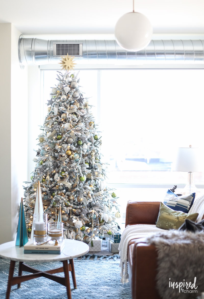 Modern Christmas Living Room Decorating Ideas