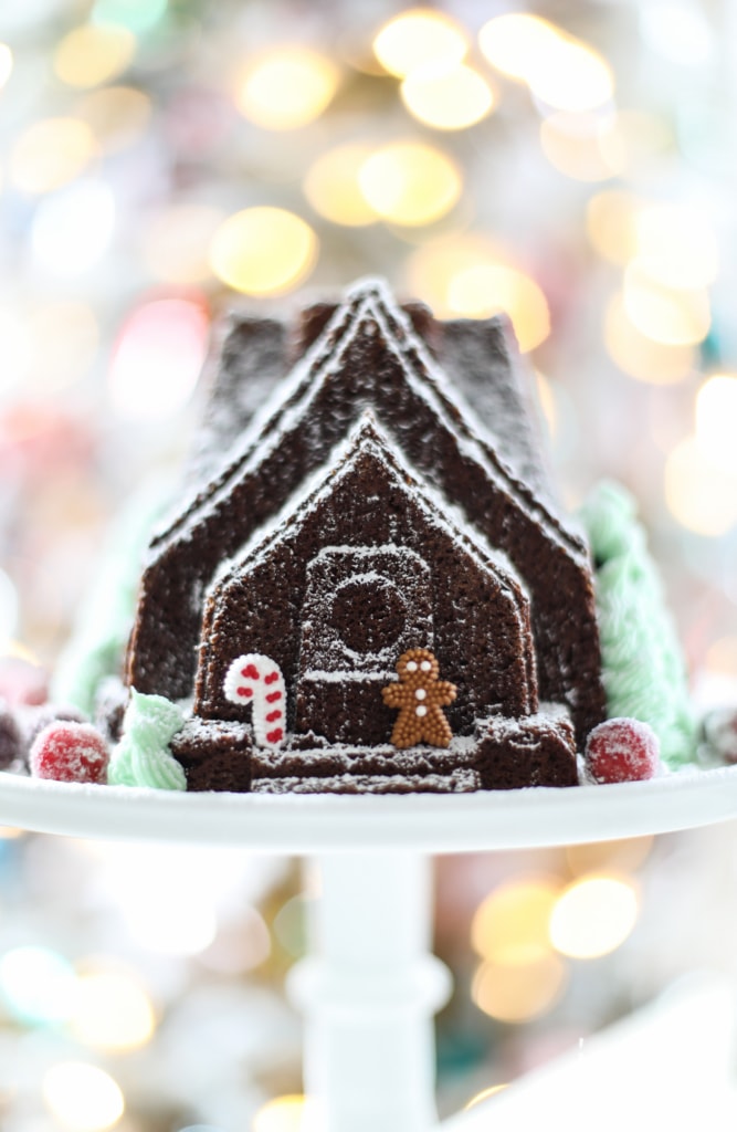This Gingerbread House Gingerbread Cake is the perfect holiday treat! #dessert #holiday #christmas #gingerbread #recipe