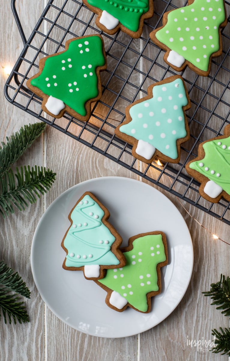 Christmas Tree Gingerbread Cookies #christmas #gingerbread #cookies #gingerbreadcookies #holiday #holidaybaking #recipe #royalicing