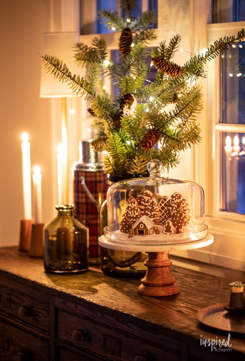 Christmas Nights at Bayberry House #christmas #decor #christmaslights #lights #holiday #decorating #ideas #home #hometour