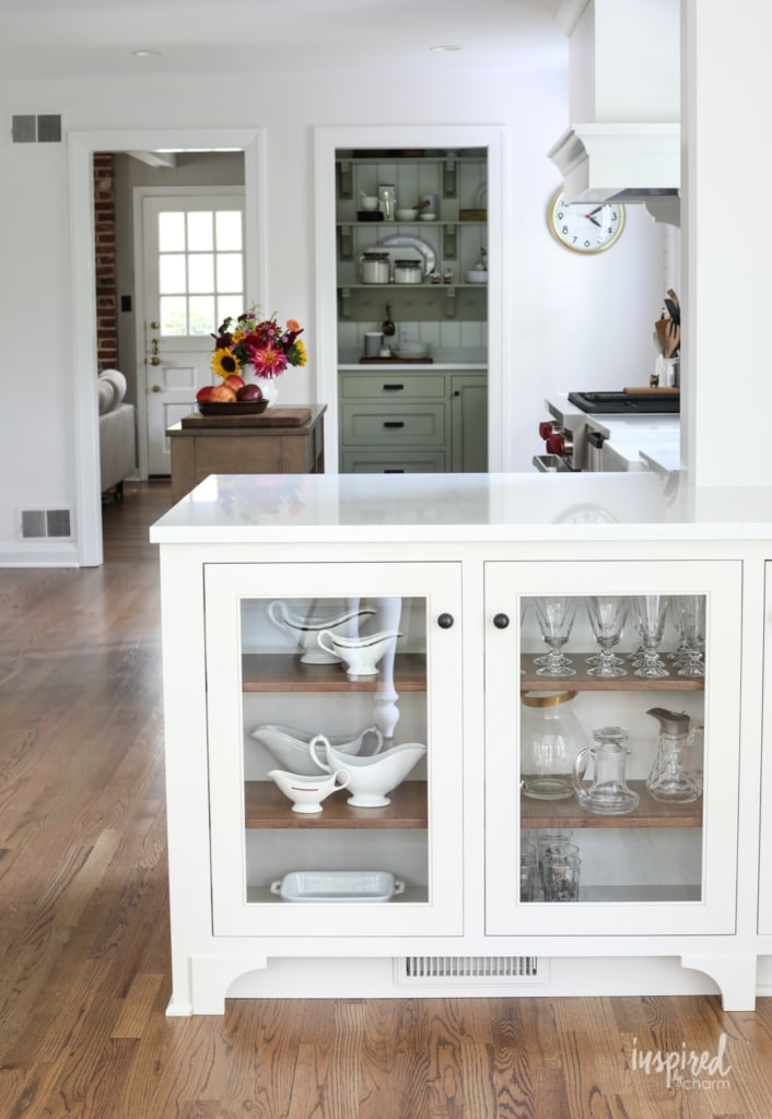 Bayberry Kitchen Remodel Reveal - Kitchen Makeover Kitchen Design #kitchen #makeover #remodel #traditional #modern #country #design #decorating