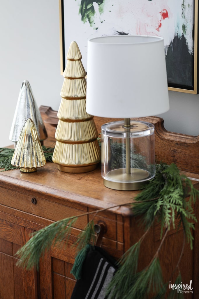 Christmas at Bayberry House - Holiday Home Tour with color Christmas Decoration ideas. #christmas #holiday #home #decor #decorations #christmastree