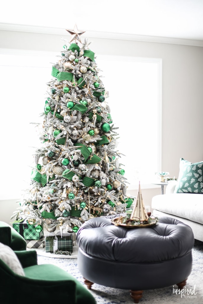 Christmas at Bayberry House - Holiday Home Tour with color Christmas Decoration ideas. #christmas #holiday #home #decor #decorations #christmastree