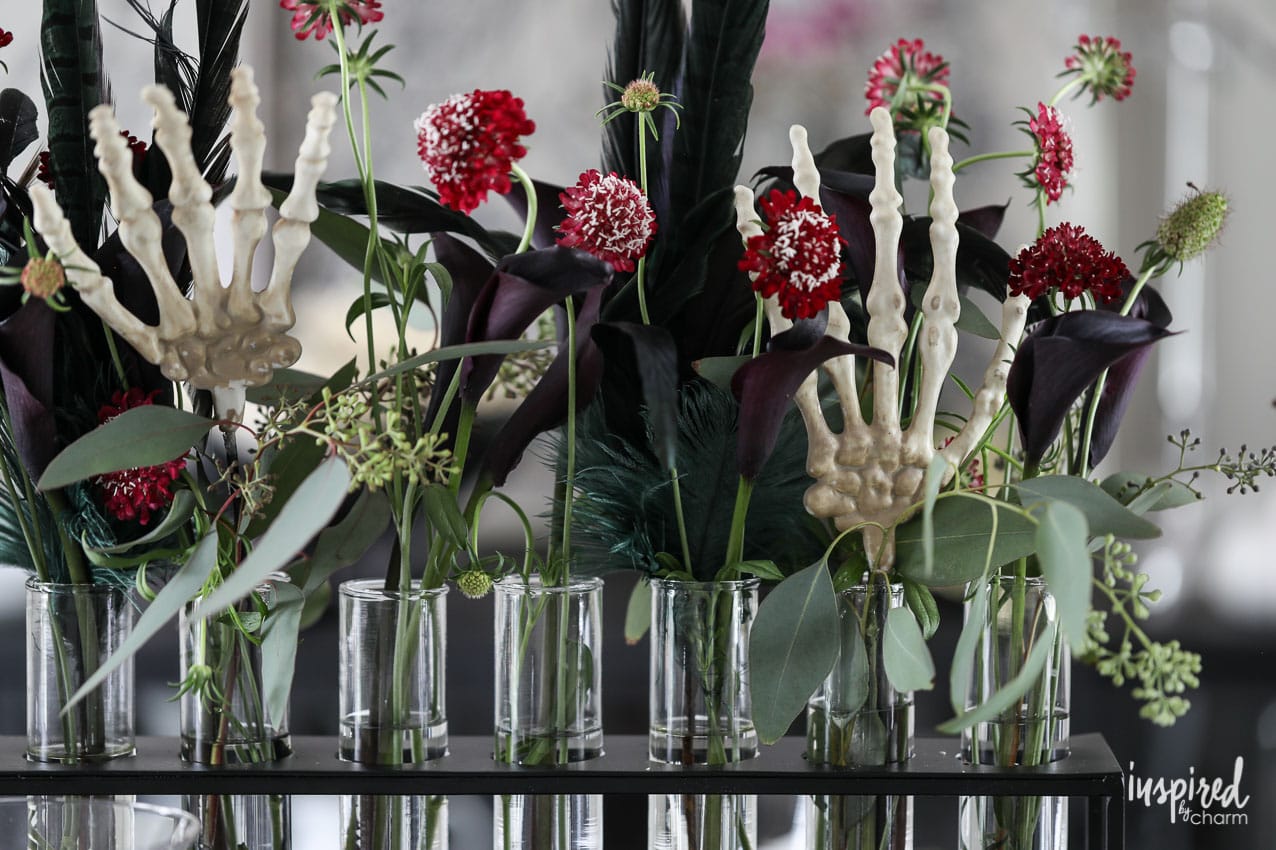 How to create and style an easy Halloween flower arrangement. #halloween #flowers #entertaining #party #tablescape