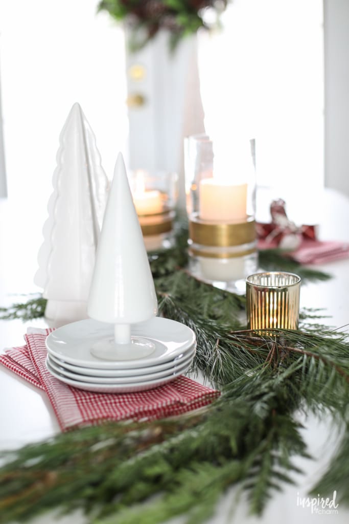 Christmas at Bayberry House - Holiday Home Tour with color Christmas Decoration ideas. #christmas #holiday #home #decor #decorations #christmastree