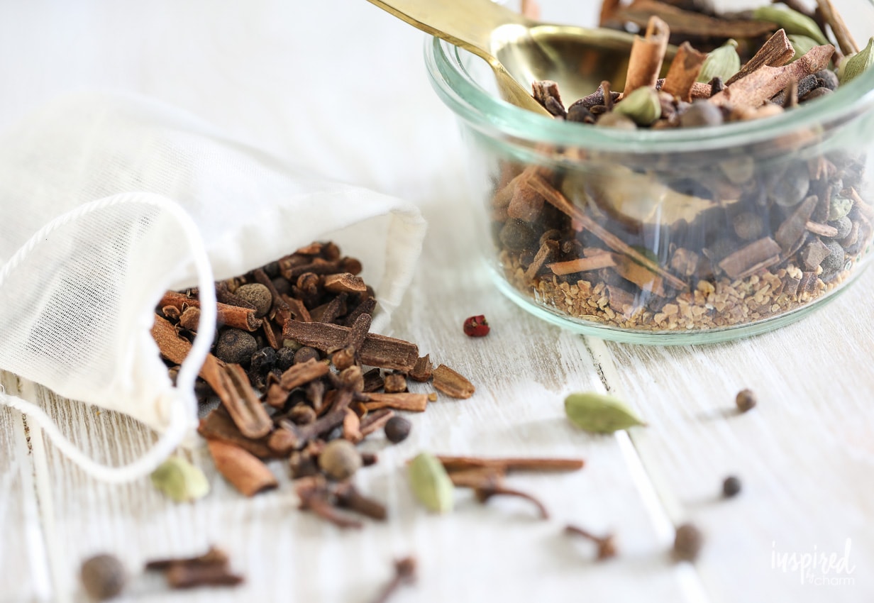 Homemade Mulling Spices for Apple Cider and Mulled Wine #mullingspices #applecider #mulled #cocktail #cider #recipe