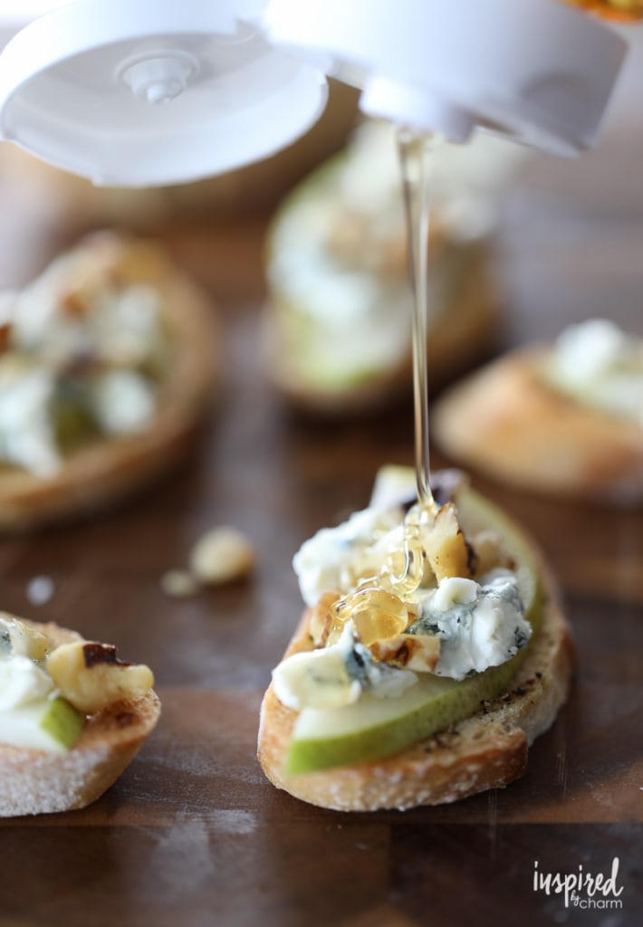 This Blue Cheese, Pear, and Honey Crostini make a flavorful and easy appetizer. #appetizer #crostini #bluecheese #pear #honey #recipe 